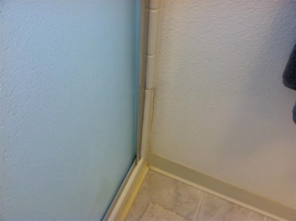 Painting my shower room (bathroom, toilet, glass, cracks) House